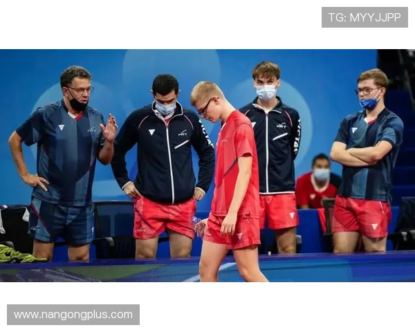 网球赛季最新动态：顶尖球员对决精彩瞬间全回顾